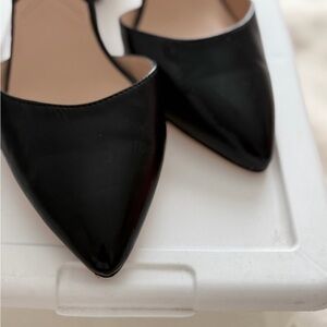 Adrienne Vittadini Black Pointed-Toe Flats
